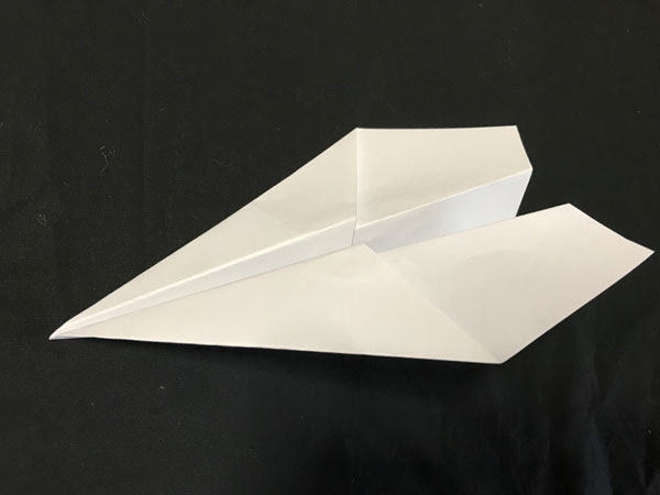 まっすぐ飛ぶ 紙飛行機の作り方と飛ばし方のコツ ガムシャラナ子育て