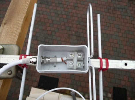 A frequency reconfigurable dipole antenna with solid-state plasma in  silicon | Scientific Reports