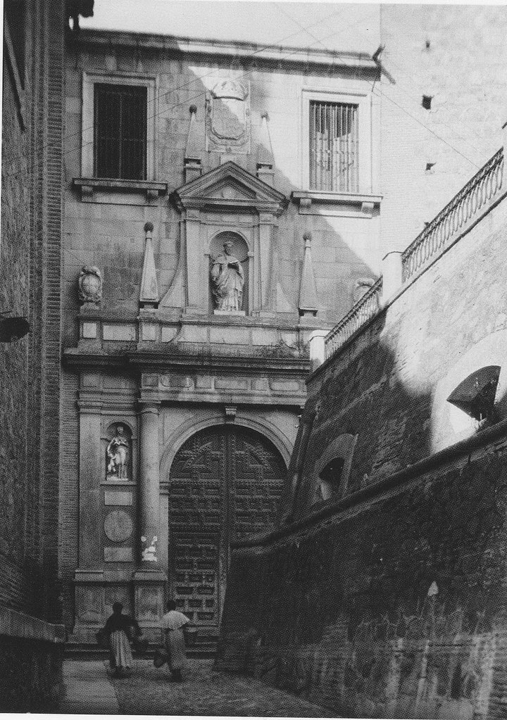 Depósitos de la Plaza de San román y portada de San Pedro Mártir a inicios del siglo XX. Expedición de la Hispanic Society of America