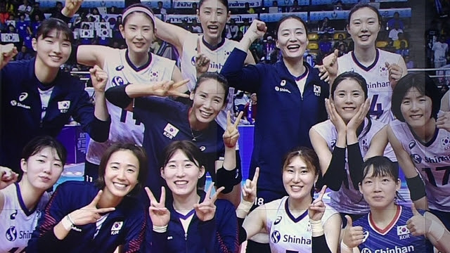 김연경 부상 이탈에도…여자배구, 대만 꺾고 결승 진출 | JTBC 뉴스