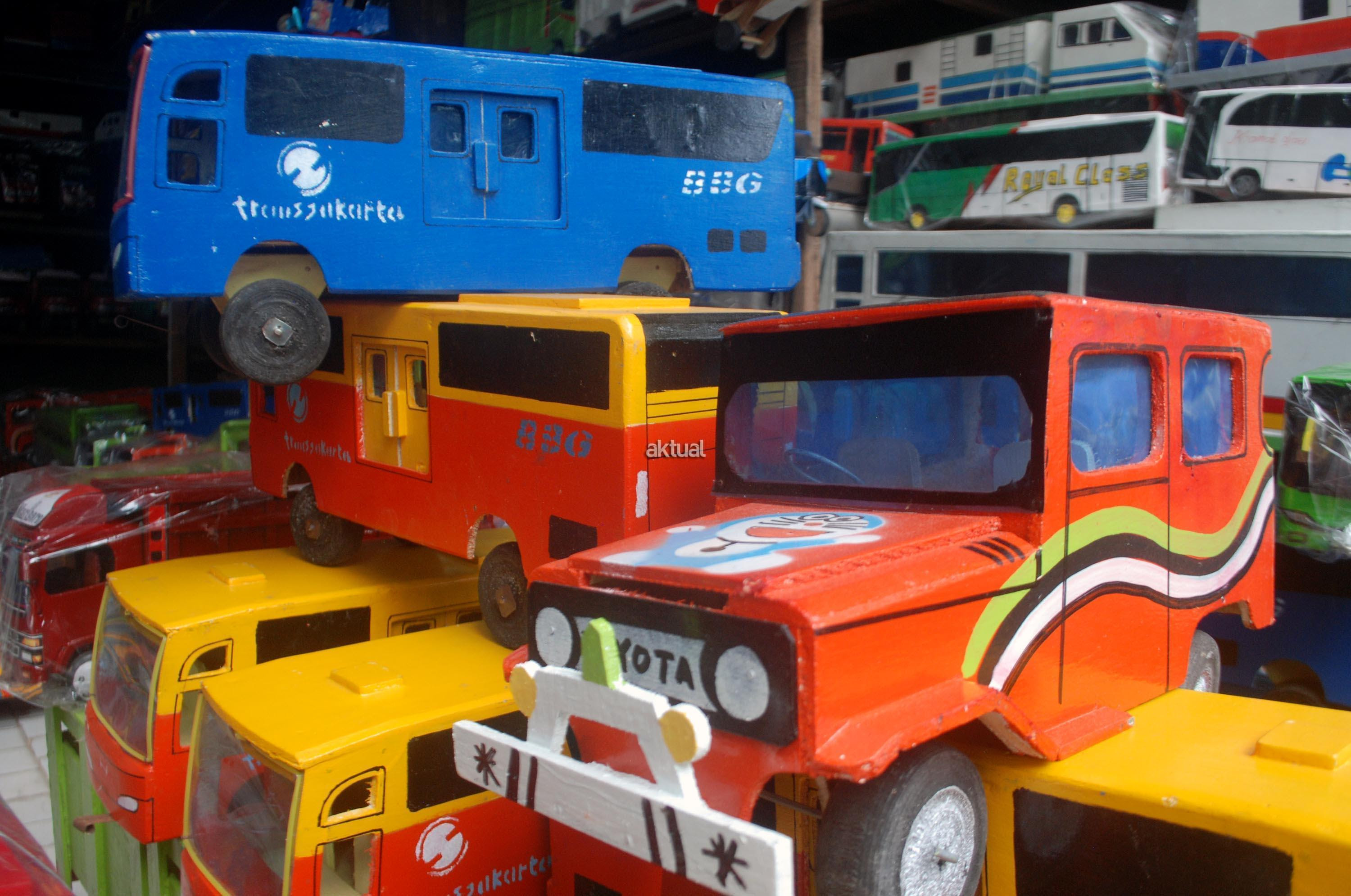 Mobil Mobilan Kayu Kalibata Tak Lekang Ditelan Jaman Mobil Mobilan Kayu Kalibata Tak Lekang Ditelan Jaman