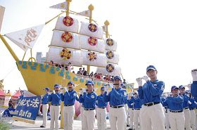 &#039天国乐团成员们认真吹奏的神情让新竹县摄影学会总干事张德贵先生深受感动&#039