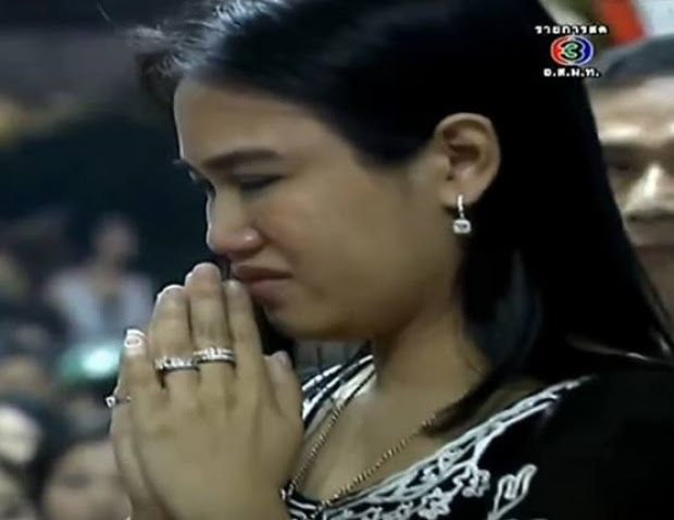 ชาวเน็ตแห่อัญเชิญ หมอนิ่ม รับรางวัลตุ๊กตาทอง จ้างวานฆ่าสามี..วินาทีเหมือนจะขาดใจ