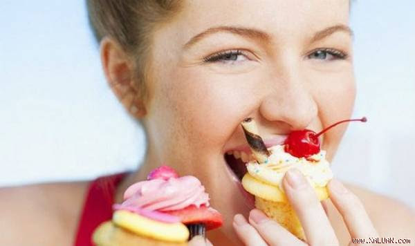 Những nguyên nhân lãng xẹt khiến bạn béo lên khi ở nhà