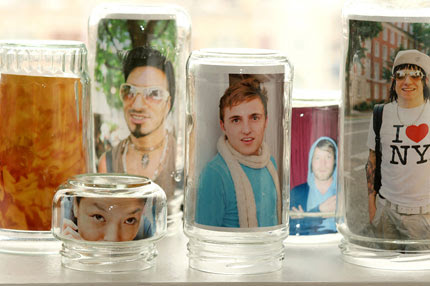 http://glassart.craftgossip.com/files/2009/05/cg090530a1.jpg
