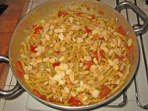 Strozzapreticon sugo di trota, pomodorini e mandorle by fugzu