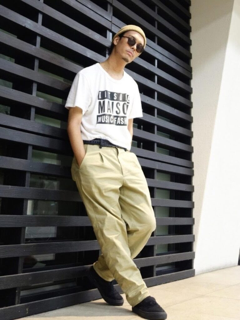 スリッポン 黒 のメンズの夏コーデ 人気の黒のスリッポンを紹介