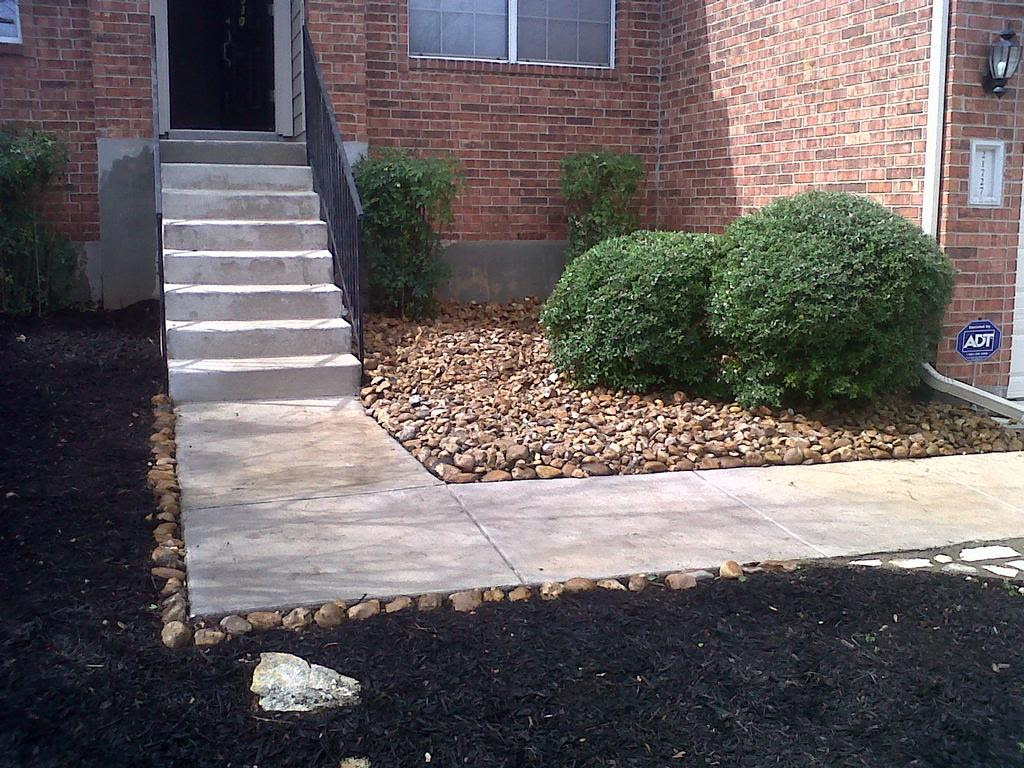 Pictures for miguel's lawn & tree service in San Antonio, TX 78207