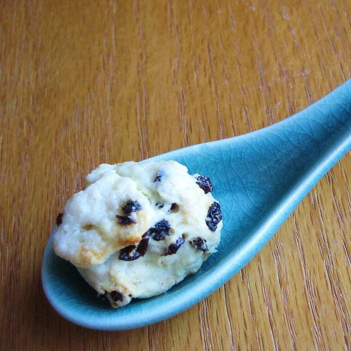 mini currant and lemon scones