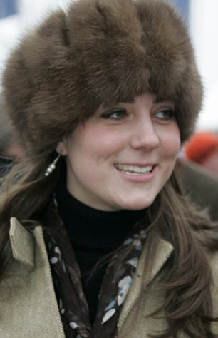 Antes e depois: O ex-Kate Middleton em 2006 (à esquerda) e em turnê no Canadá 