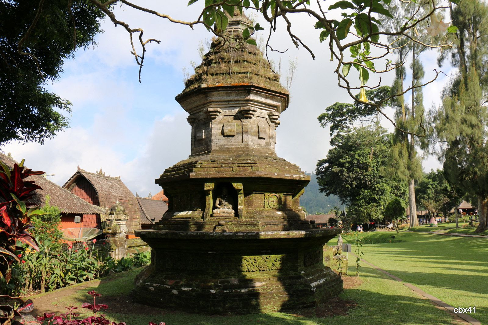Temple Ulun Danu de Candikuning Tabanan Bali une Temple Ulun Danu de Candikuning Tabanan Bali une