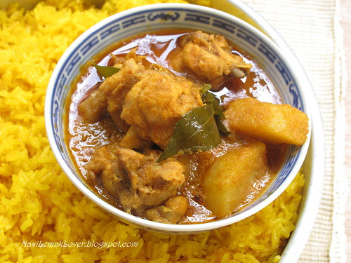 Mamak chicken curry with yellow glutinous rice
