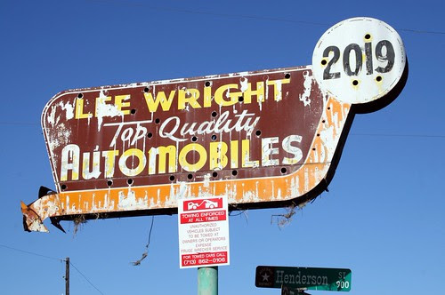 lee wright top quality automobiles neon sign
