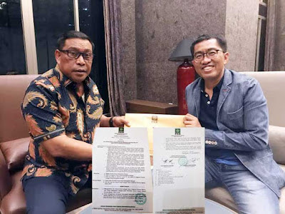 Ambon, Malukupost.com - DPP Partai Kebangkitan Bangsa (PKB) memutuskan mendukung Komandan Korps Brimob Polri, Irjen Murad Ismael sebagai bakal calon (Balon) Gubernur Maluku untuk mengikuti Pilkada serentak 27 Juni 2018. Ketua Tim Sukses Murad Ismael, Sam Latuconsina, dikonfirmasi, Jumat (17/11), membenarkan DPP PKB melalui Ketua Umum, Muhaimin Iskandar dan Sekjen, H. Abdul Kadir Karding telah menerbitkan surat keputusan dengan No. 24794/DPP-03/VI/A.1/XI/2017, tertanggal 15 November 2017.