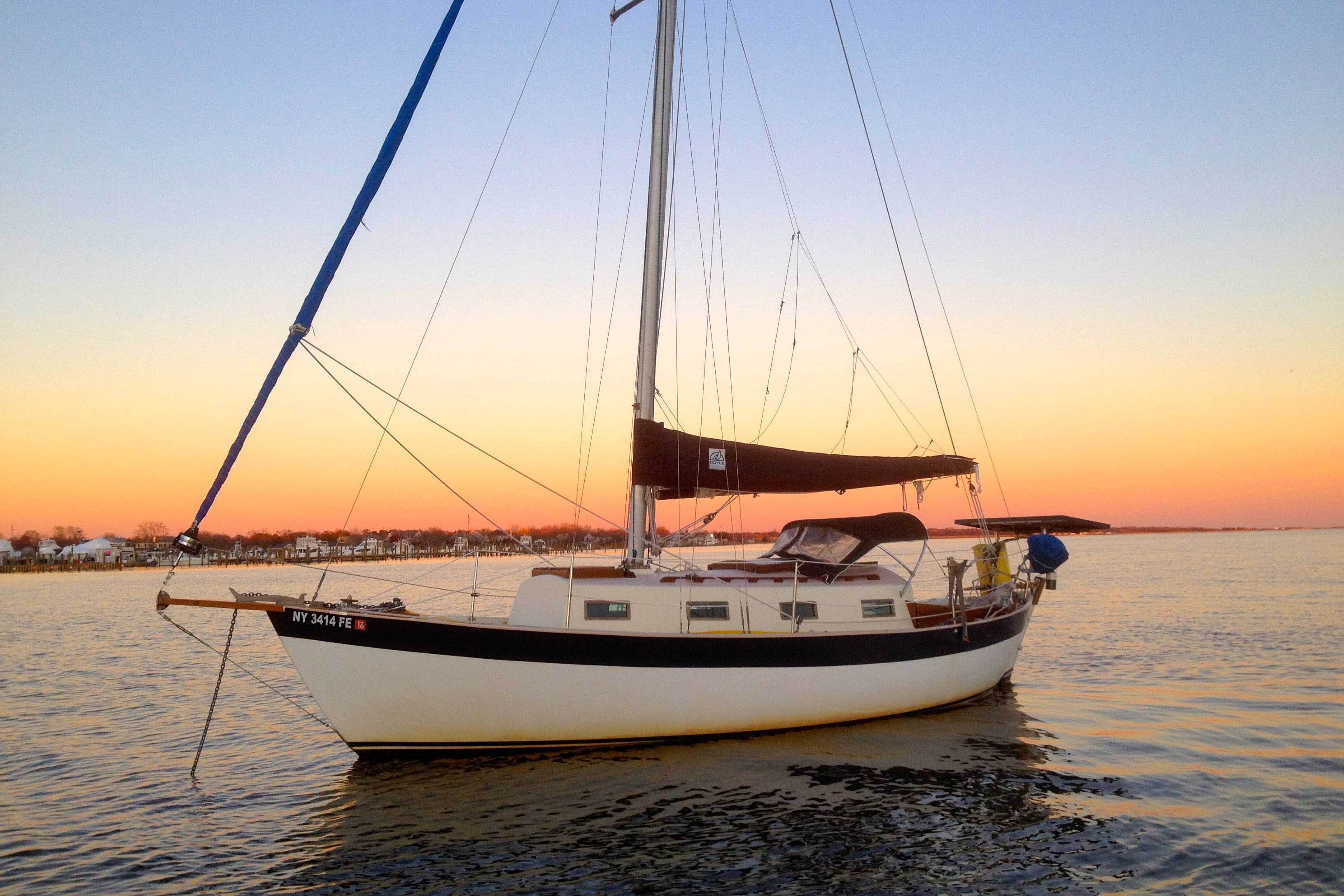 10 reasons why living on a small boat is amazing - tula's