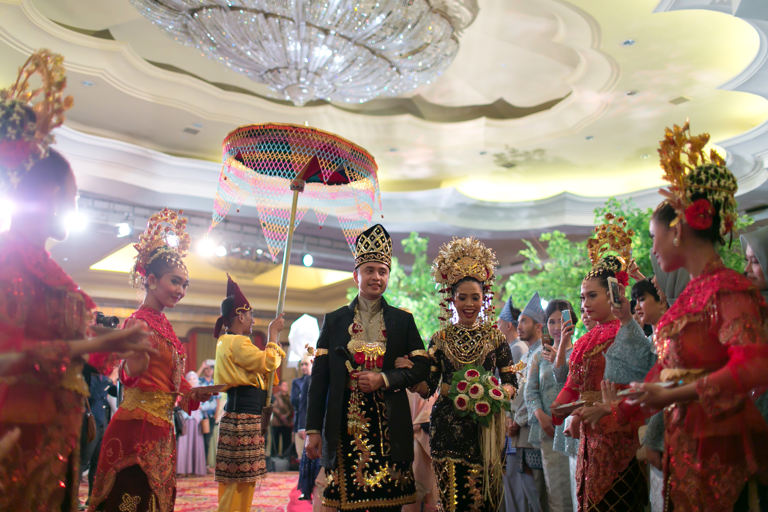 Pesona Adat Minang Dan Banjar Di Pernikahan Keshia Dan Zumi