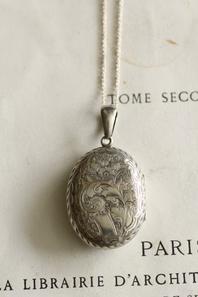 アンティークシルバーロケットペンダント イギリス ハンドエングレービング シルバージュエリー Antiques Truffle 京都 鹿ケ谷