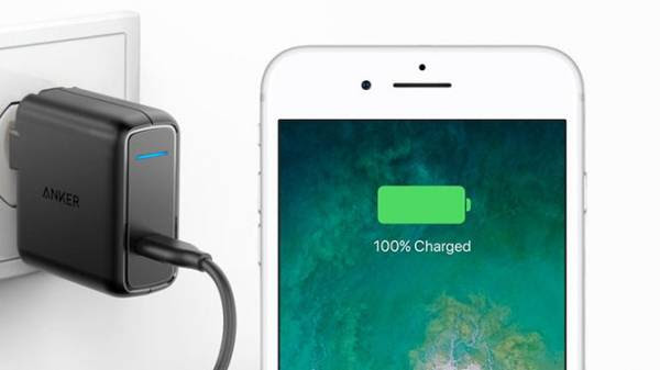 Bộ sạc nhanh Anker kết hợp cáp USB-C to Lightning của Apple được xem là tối ưu nhất