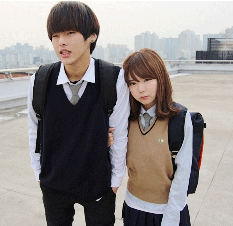 彼女さん怒ってる オルチャン 韓国の学生カップルの制服