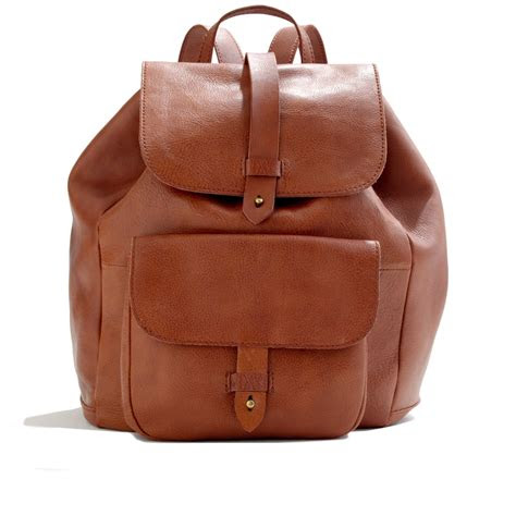 emma stone airport outfit madewell leather backpack