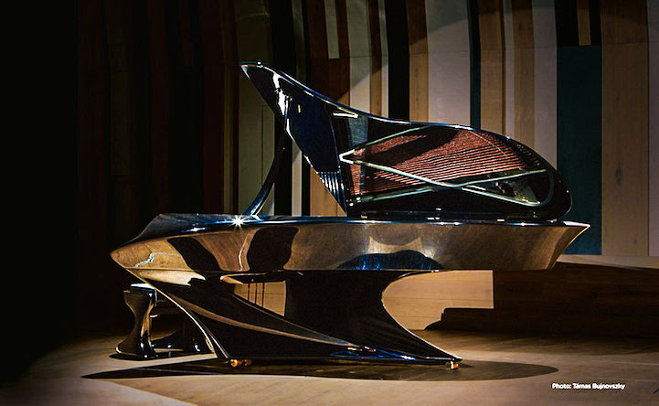 ハンガリー製の新型グランドピアノが超かっこいい Clarbo クラーボ