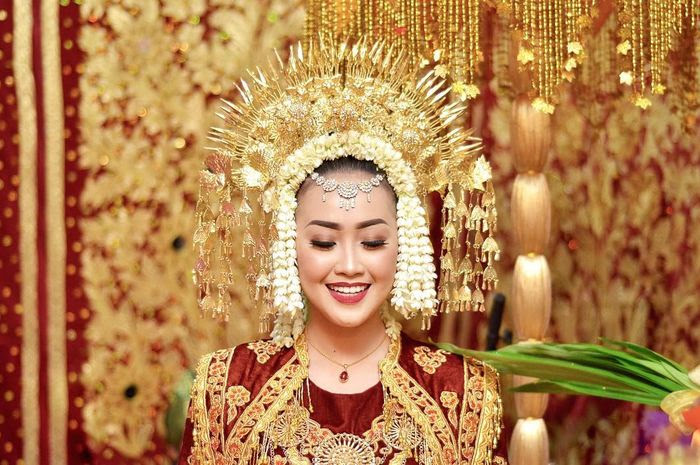 Suntiang Hiasan Kepala Pengantin Anak  Daro  Minangkabau  Suntiang Hiasan Kepala Pengantin Anak  Daro  Minangkabau