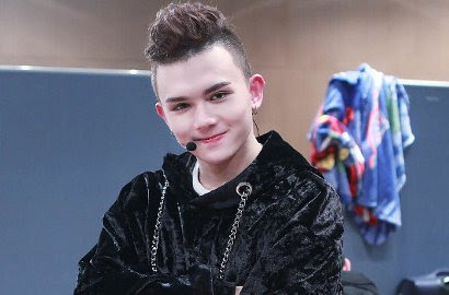 Video: Seperti ini wawancara member Varsity yang membuat heboh penggemar K-Pop http://ift.tt/20kt43r - Berita Terkini Varsity Terbaru Hari Ini -Varsity menjadi salah satu grup rookie yang cukup mencuri perhatian fans K-Pop. Tak hanya karena wajah ganteng para anggotanya, baru-baru ini fans juga dibuat heboh karena pengakuan salah satu membernya. 