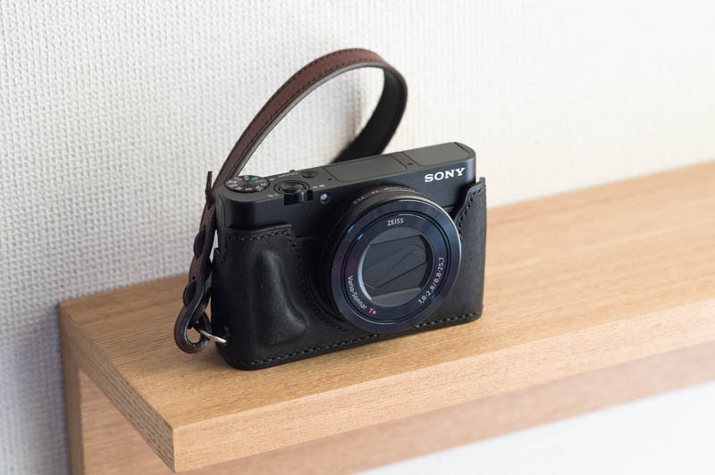 Rx100m3速写ケースプエブロネロ 鳥井工房 カメラの速写ケース ストラップなど手縫いの革小物制作販売