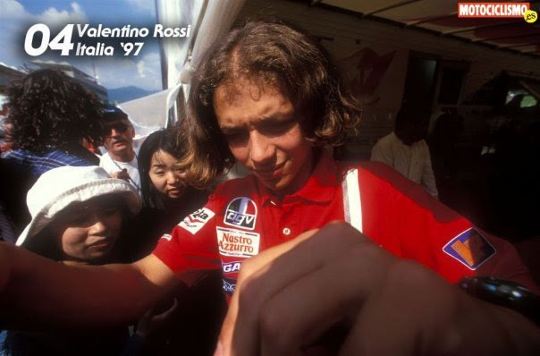 Which hairstyle suits Rossi more ? - Motogenius Valentino 