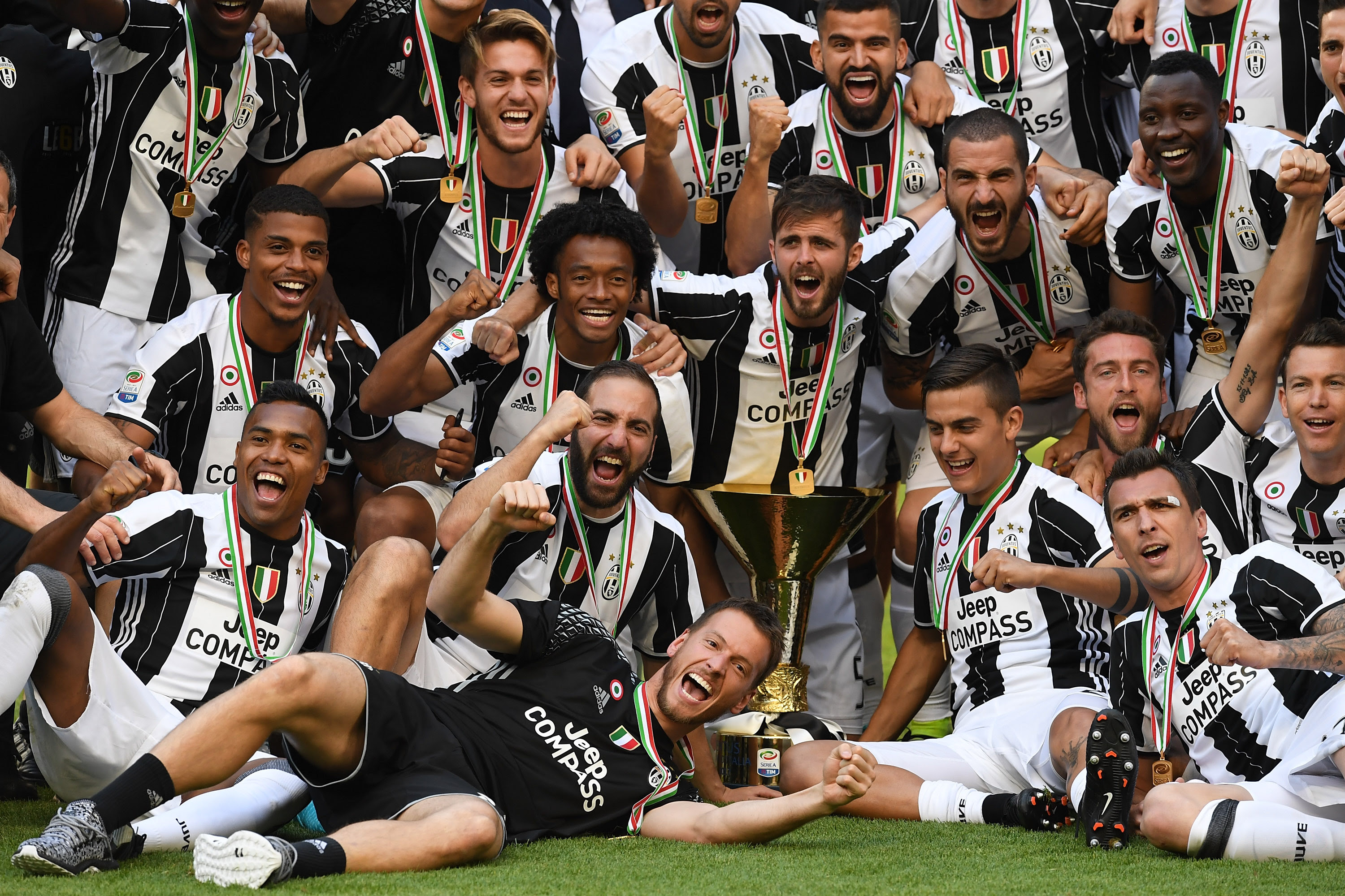Juventus Serie A Champions 2016/17 ! -Juvefc.com
