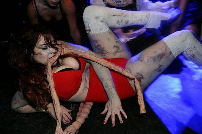 Sexy Zombies (48 pics)