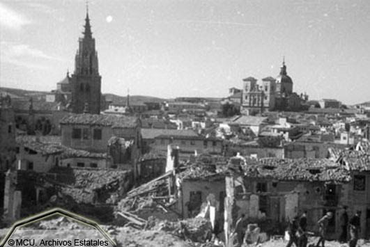 Viviendas destrozadas en Toledo en 1936. Foto Erich Andres. Ministerio de cultura. Centro Documental de la Memoria Histórica