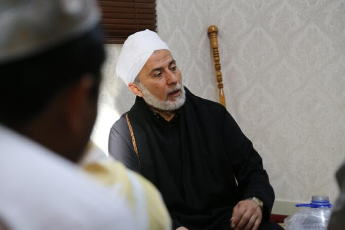 Maulana Syekh Yusri Rusydi Jabr Al Hasani dalam acara pembacaan kitab amin al-I'lam bi anna attasawwuf min syariat al-islam karangan syekh Abdullah Siddiq al-Ghumari di Majelis Zawiyah Arraudah, Tebet, Jakarta Selatan, Sabtu (28/1/2017). AKTUAL/Tino Oktaviano