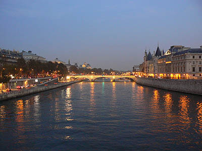 conciergerie la nuit.jpg