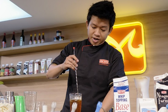 kỹ thuật khuấy làm lạnh ly