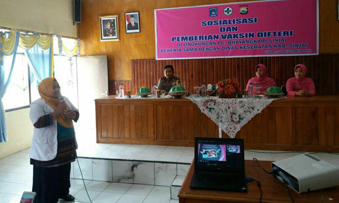Bhayangkari Cabang Sinjai Gelar Sosialisasi dan Pemberian Vaksin Difteri