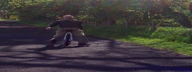 بالصور و الفيديو : اختراع أول دراجة هوائية تسير بدون دواسات 