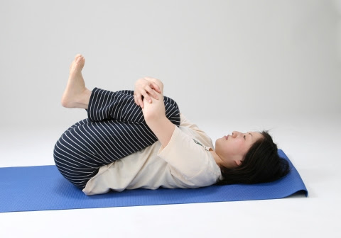 赤ちゃんのポーズ 簡単ヨガで健康ダイエット