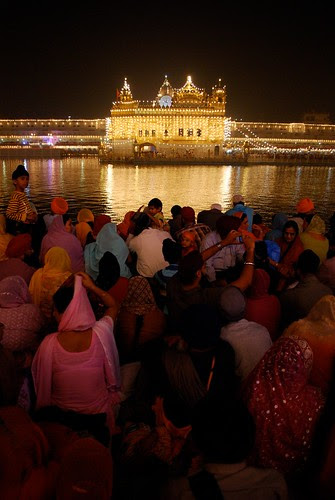 golden temple diwali. amritsar golden temple diwali.