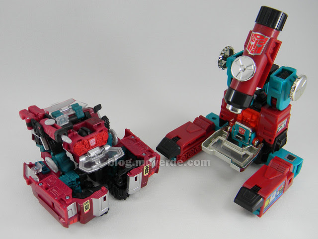 Transformers Perceptor United Deluxe - modo alterno vs G1