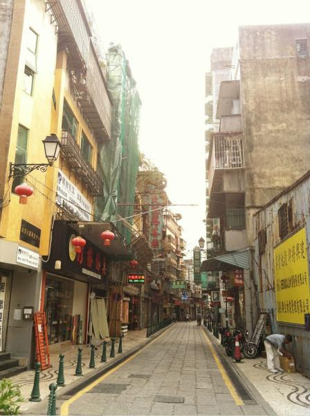 十月初五街拍摄地 万图壁纸网