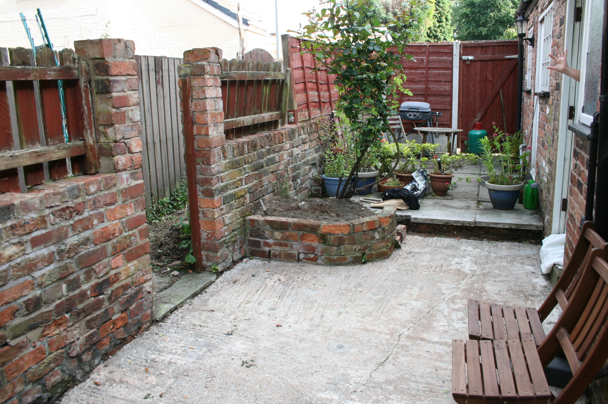 small garden space makeover MOREGEOUS : Making Homes More Than ...