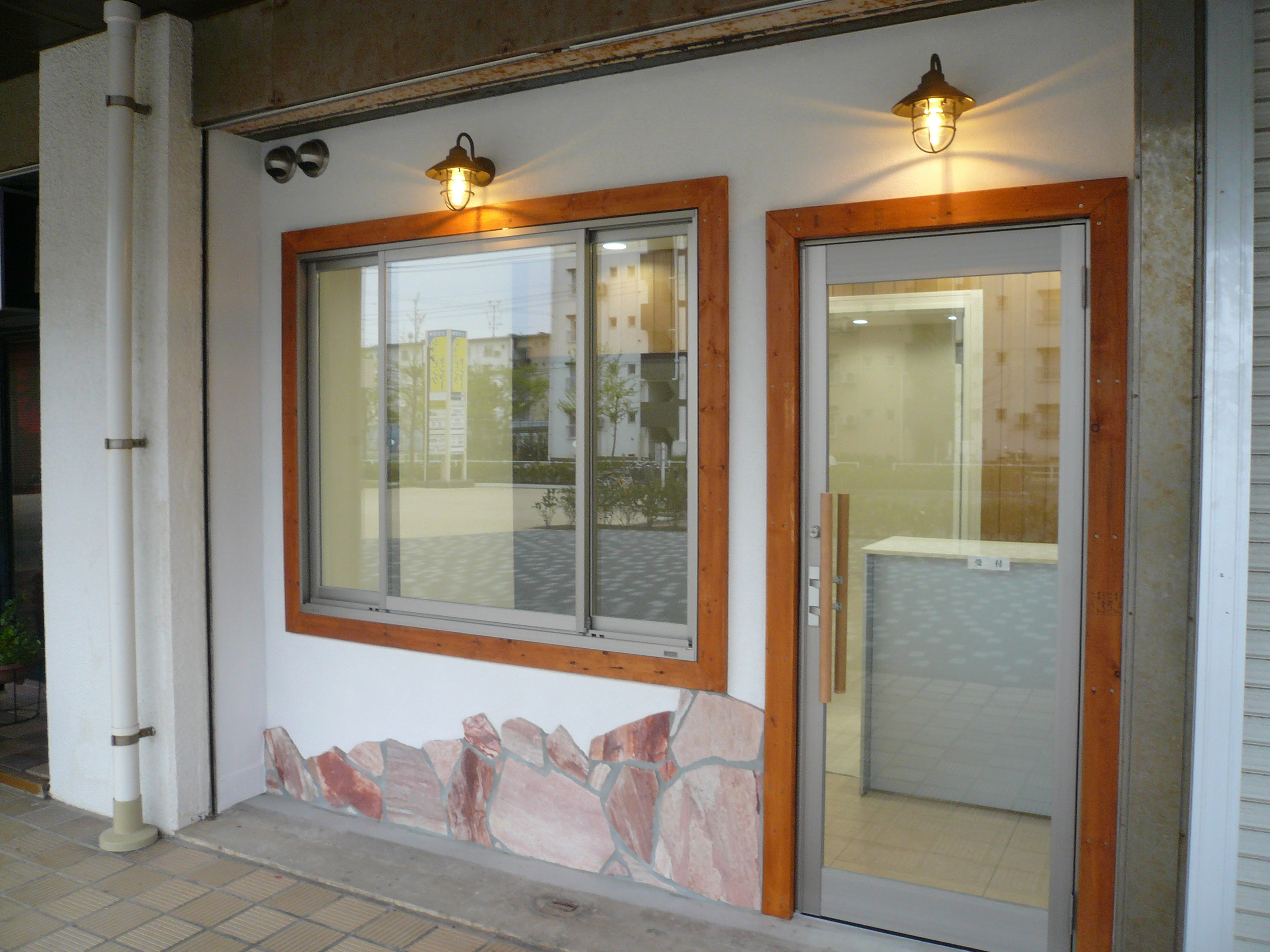 店舗デザイン 湘南の雰囲気に合った接骨院 平塚市 新築 リフォーム エクステリア アトラスホーム