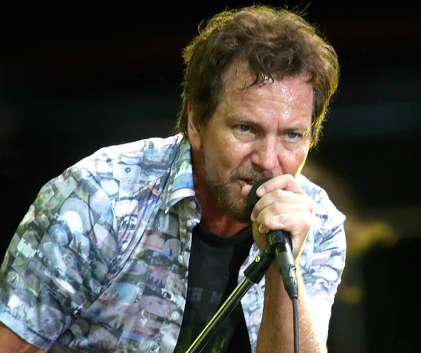 EDDIE VEDDER, vocalista do Pearl Jam — "Eu agradeceria a Deus, mas não acredito nisso." (Foto: Getty Images)