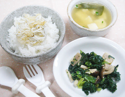 離乳食完了期 しらすのおろし煮丼 小松菜とキノコのバター炒め 豆腐とワカメと揚げの味噌汁 離乳食 作りを頑張るマミィの記録ブログ 素敵ママ応援 マミィの離乳食奮闘日記