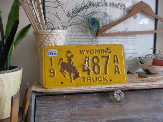 Vintage Wyoming License plate clock