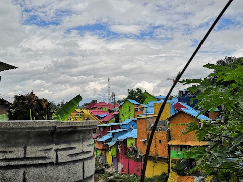 rumah kampung warna hijau