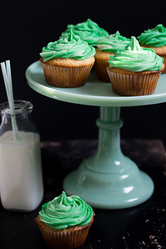Irish Vanilla Cupcakes with Baileys Buttercream Frosting