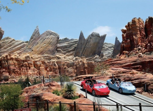 ディズニー カリフォルニア アドベンチャー パーク ロサンゼルス観光ガイド 現地情報誌ライトハウス