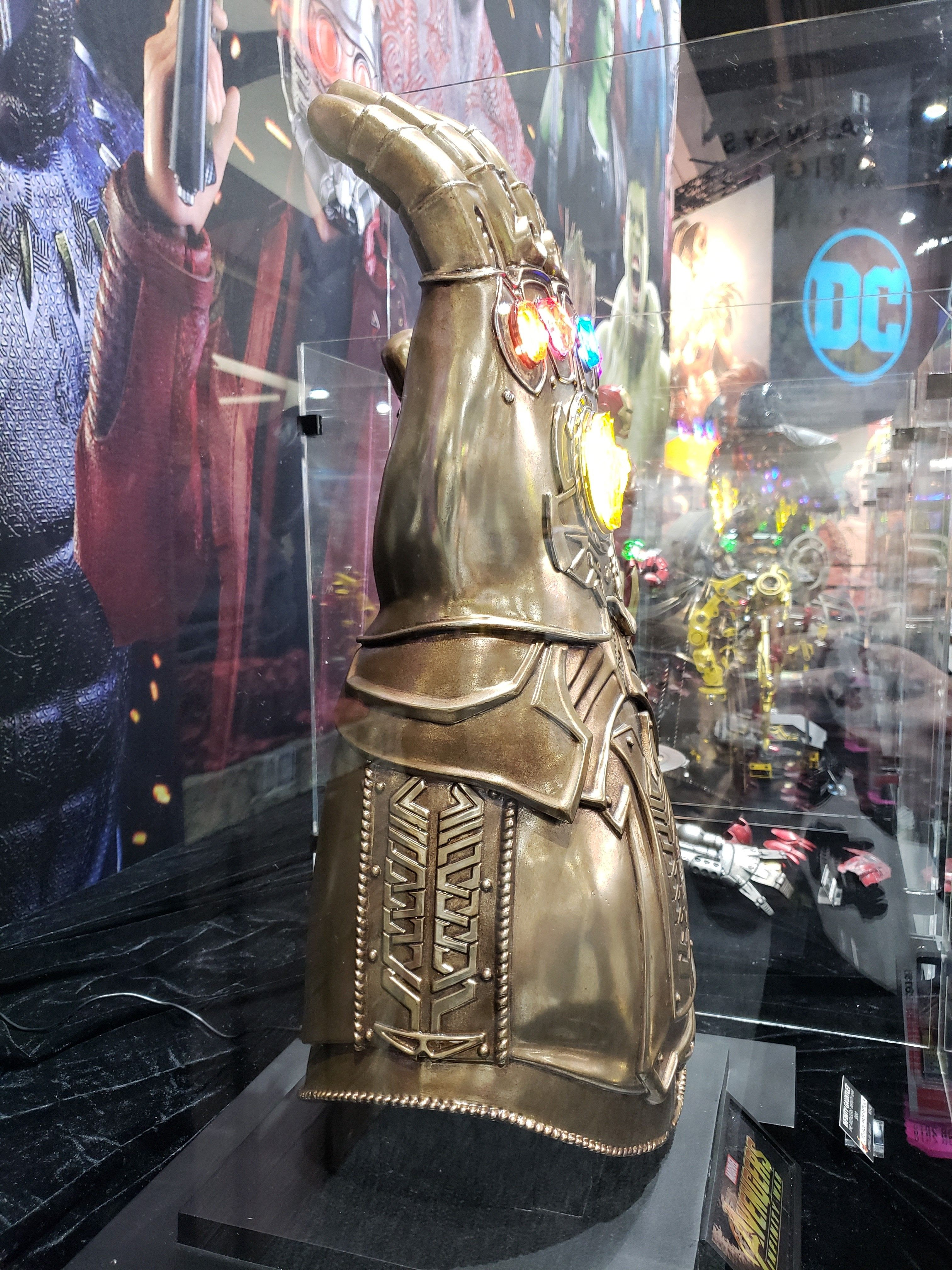 Infinity Gauntlet from Sideshow Collectible Images - Oh 
